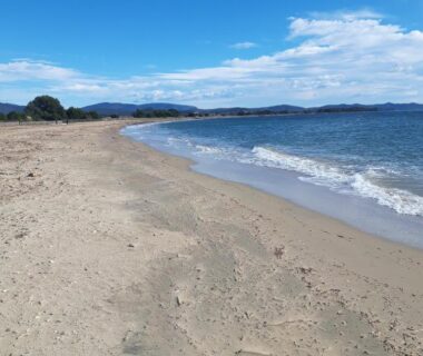Plage de sable et mer au Bungalow a hyeres
