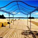 Plage avec passerelle en bois et tonnelle aux Bungalows mh732 mh828 Biscarrosse Lake-proche océan