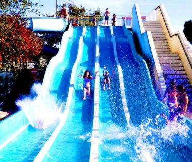 Aire aquatique avec toboggans dans le camping Bungalows mh732 mh828 Biscarrosse Lake