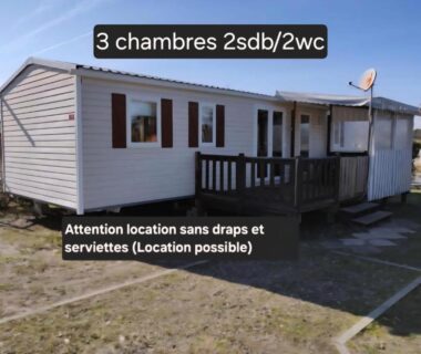 Mobil-home extérieur avec terrasse et parabole au camping Biscarrosse Lake mh732 3ch