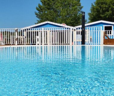 CAMPING LES EMBRUNS 3*