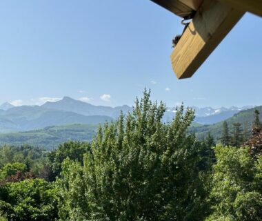 Terrasse avec vue sur les montagnes au Camping Plein Soleil