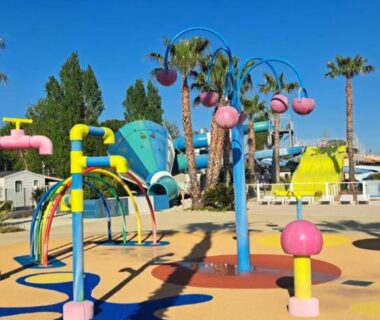 Aire de jeux aquatique avec jets d'eau au CARABASSE DREAM