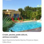 Jardin avec piscine et transats du chalet