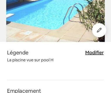 Piscine dans le jardin clôturé au chalet