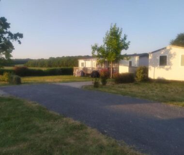 CHEZ LOLO MH 3CH 2SDB CLIM 8p VUE CHAMPS EMPLACEMENT CALME