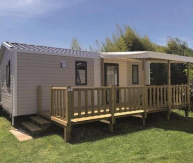 Camping 3 étoiles – 1km de la plage – Piscine chauffée et Espace Fitness