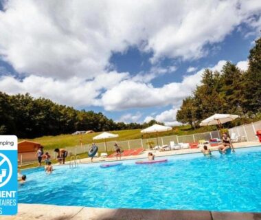Camping 3 étoiles – Piscine chauffée – Périgord Vert