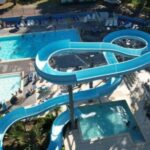 Complexe aquatique avec toboggans et plusieurs bassins au Camping 4 étoiles – Piscine – ccaaeah