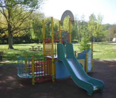Aire de jeux avec toboggan au Camping Au Coeur de Vendome