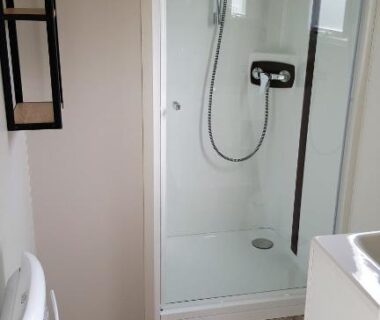Salle de bains avec douche au Camping Caravaning Les Cerisiers Berck sur mer