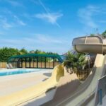 Piscine extérieure avec toboggans au Camping-Caravaning de la Mollière