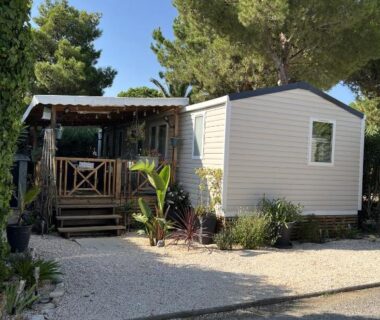 Mobil-home avec terrasse ombragée au Camping Del Mar 264 Mobile Home Excellence