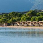 Plage et bungalows en bord de mer au Camping Golfo Di Sogno