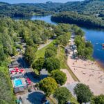 Plage de lac, piscine et emplacements au Camping La Plage