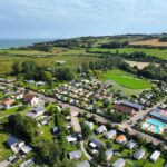 Vue aérienne du camping et de la piscine du Camping Le Marqueval