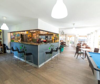 Bar et billard dans le Camping Les Vernieres La Bourboule Sancy
