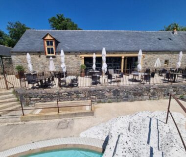 Terrasse et bassin du Camping de l Orangerie de Lanniron Mobilhome Esprit Zen R26