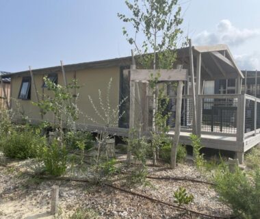 Mobil-home sur pilotis avec terrasse au Camping de la Dune Les Flots Bleus
