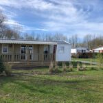 Mobil-home avec terrasse et pelouse au camping la Haie Penée