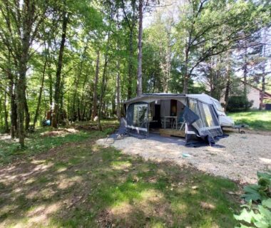 Dans la clairière caravane avec auvent et espace extérieur Caravane La Clairière