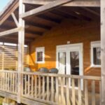 Terrasse en bois avec chaises et table du Chalet 3 Chambres avec Terrasse pour 6 Personnes-API-1-52-1375