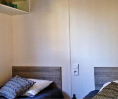 Chambre avec deux lits dans le Chalet 3 Chambres avec Terrasse pour 6 Personnes API-1-52-1375