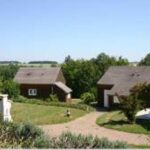 Prairie et chalets avec terrasse au Chalet avec terrasse 7 pers. API-1-52-958