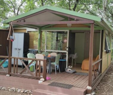 Chalet dans Camping 3 étoiles à Vogüé