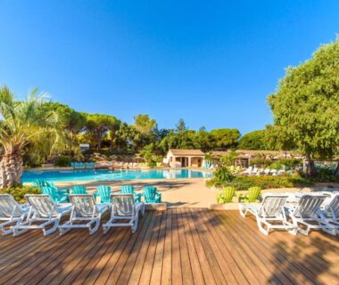 Chalets met buitenkeuken op Camping Leï Suves – JoyCasa