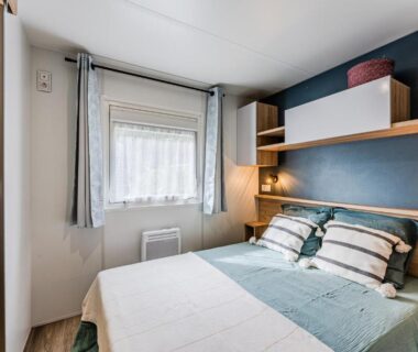 Piscine et terrasse dans le camping Charmant Mobile Home Cap-Ferret