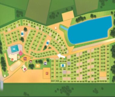 Plan du site avec grande piscine et emplacements du camping Chez Coralie