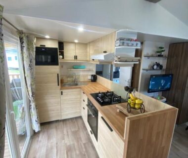 Cuisine équipée dans le mobil-home du Coeur Des Sables