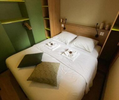 Chambre avec lit double dans le Cottage cosy Bassin d'Arcachon