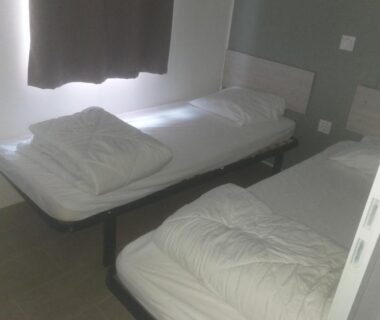 Chambre avec deux lits simples au Domaine