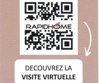 Panneau avec code QR et flèche pour la visite virtuelle du camping Dunes 209