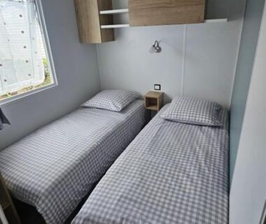 Chambre avec deux lits simples au camping Eden 1708