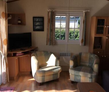 Salon avec deux fauteuils dans l'Escale vendéenne