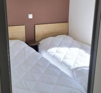 Chambre avec lits jumeaux au camping Évolution