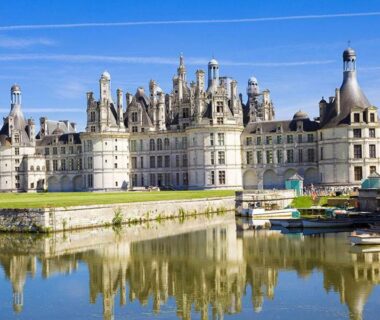 Château de Chambord et son reflet sur l'eau au GRS Mobil Home