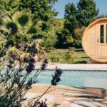 Bord de piscine avec sauna au Gite et chambres d'Hotes de Cozance