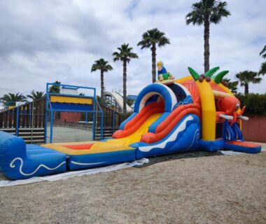 Aire aquatique avec toboggan gonflable au camping du Grand MOBIL HOME Spatieux 40m2 2 Ch