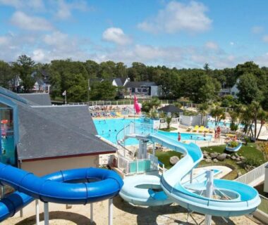 Parc aquatique avec toboggans et piscines au Grand Mobile home Taos 2 chambres