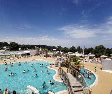 Piscine extérieure animée dans le camping Houlgate-154 Mobilhome cosy 4 personnes Camping 5 étoiles