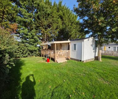 Pelouse et terrasse avec mobilhome au Houlgate 503 Mobilhome Classic 4 personnes