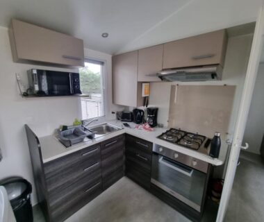 Coin cuisine équipé dans le Joli mobil home 4-6 personnes 416