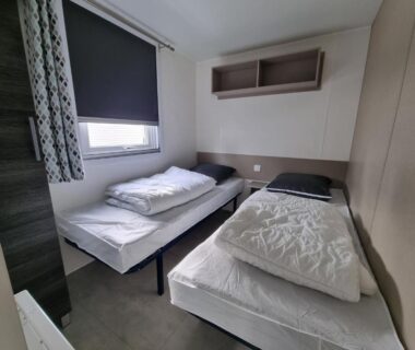 Chambre avec deux lits simples dans le mobil home Joli mobil home 4-6 personnes 416