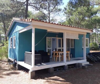 LOUE JOLI CHALET EN BOIS -POUR 2 PERSONNES AU CHM de MONTALIVET Centre Naturiste à partir de 90 euros la nuitée