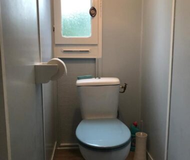 WC intérieur dans le chalet Loue joli chalet en bois pour 2 personnes au CHM de Montalivet