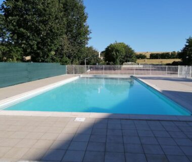 Piscine extérieure au camping La Chanterie Agréable Mobil-Home Résidentiel Normand